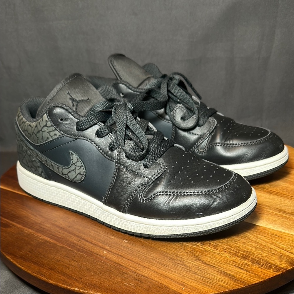 Size 6.5Y Air Jordan 1 Low